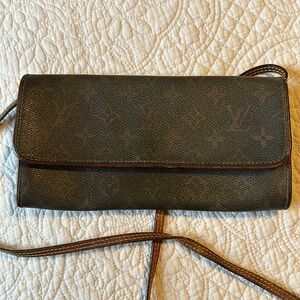 NOT FOR SALE Louis Vuitton Twin Pochette GM Vintage 2001
2-way bag